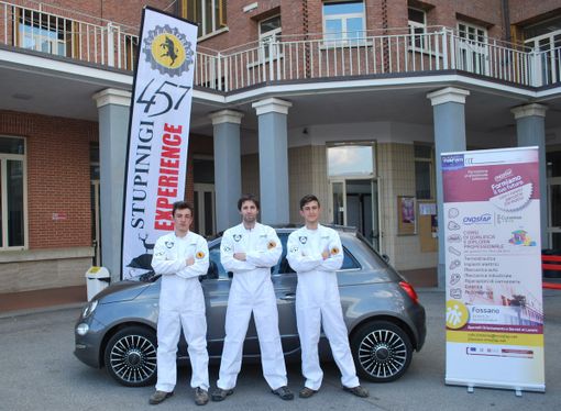 Il mito dei meccanici in tuta bianca per la Fiat 500: debutto al Parco del Valentino Il mito dei meccanici in tuta bianca per la Fiat 500: debutto al Parco del Valentino