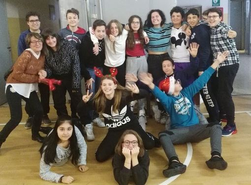 I ragazzi della Terza D di Piossasco provano a vincere la sfida con le parole I ragazzi della Terza D di Piossasco provano a vincere la sfida con le parole