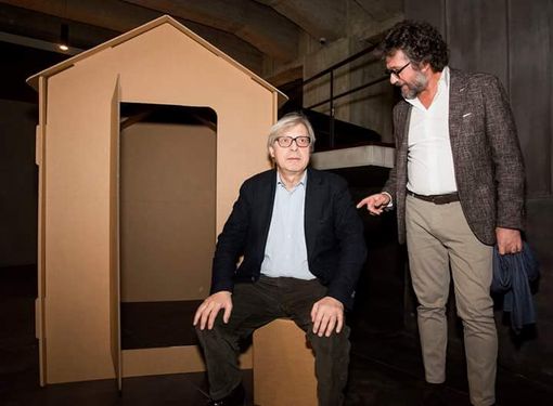 Sabato Sgarbi a Torino consegna 10 &quot;Case del clochard&quot;