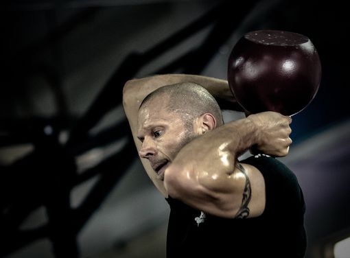 Kettlebell: storia e caratteristiche di questo oggetto così noto in ambito sportivo