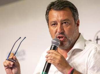 Stupri, Salvini sul ddl consenso: "Serve testo rigoroso, no alla libera interpretazione" Stupri, Salvini sul ddl consenso: "Serve testo rigoroso, no alla libera interpretazione"