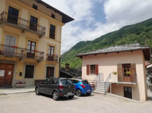 Il municipio di Perrero Il municipio di Perrero