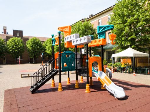 Dalla fabbrica ai giochi: nonni ex Fiat e nipotini al Mirafiori Baby Park (FOTO) Dalla fabbrica ai giochi: nonni ex Fiat e nipotini al Mirafiori Baby Park (FOTO)