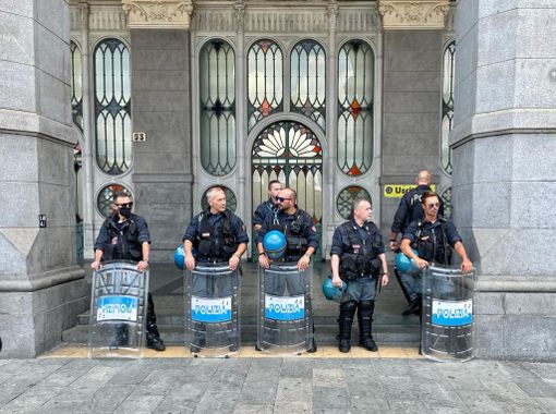 No Vax pronti a bloccare i treni: blindate le stazioni di Porta Nuova e Porta Susa