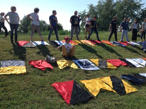 A Mirafiori manca il mare, ma spunta un veliero: ecco il Gran Galà di Bandiere A Mirafiori manca il mare, ma spunta un veliero: ecco il Gran Galà di Bandiere