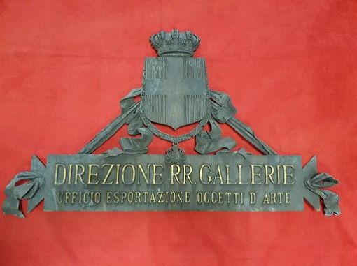 I carabinieri restituiscono alla Città Metropolitana targa in bronzo afferente la Direzione Regie Gallerie