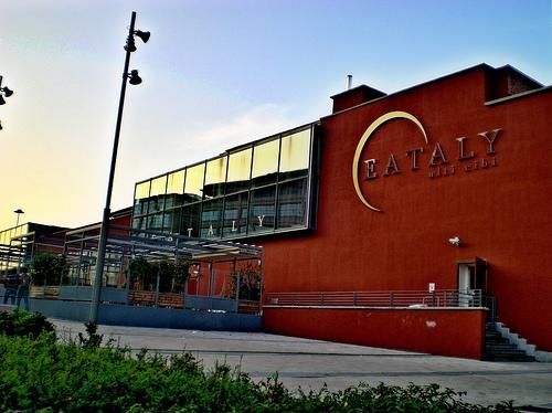Eataly cresce ancora, ma il 2018 si chiude con un rosso da 17 milioni Eataly cresce ancora, ma il 2018 si chiude con un rosso da 17 milioni