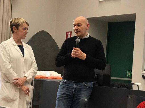 Morto a 4 anni, i genitori donano al Sant'Anna una macchina salvavita Morto a 4 anni, i genitori donano al Sant'Anna una macchina salvavita
