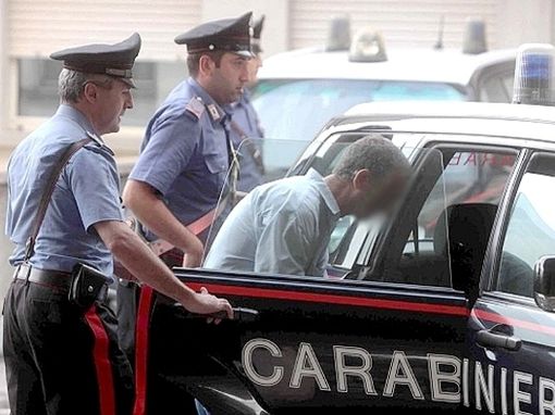 Corso San Maurizio, scippa una borsa in un locale: arrestato Corso San Maurizio, scippa una borsa in un locale: arrestato