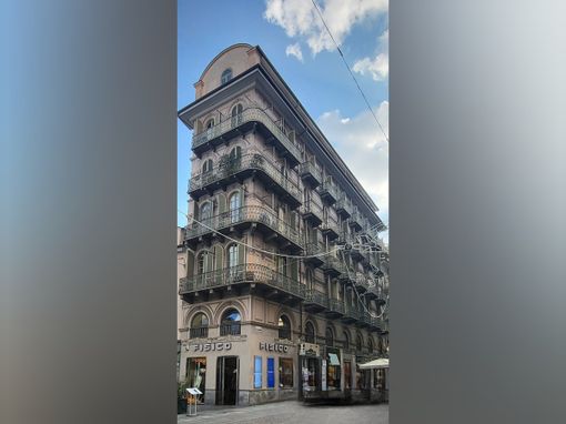 A Torino c'è la casa senza finestre: sapete dove si trova e da chi fu realizzata? A Torino c'è la casa senza finestre: sapete dove si trova e da chi fu realizzata?