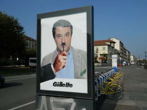 "La scena del crimine", il "Bansky torinese" si mette in mostra "La scena del crimine", il "Bansky torinese" si mette in mostra