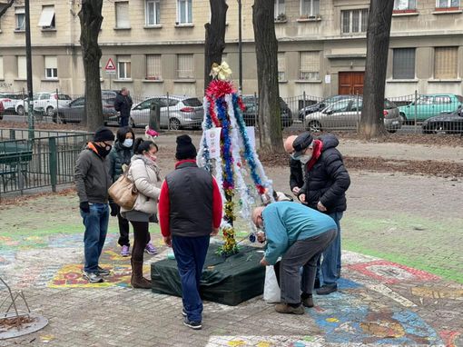 Aurora, distrutto (ma subito ricostruito) l'albero di Natale dei Giardini Alimonda Aurora, distrutto (ma subito ricostruito) l'albero di Natale dei Giardini Alimonda