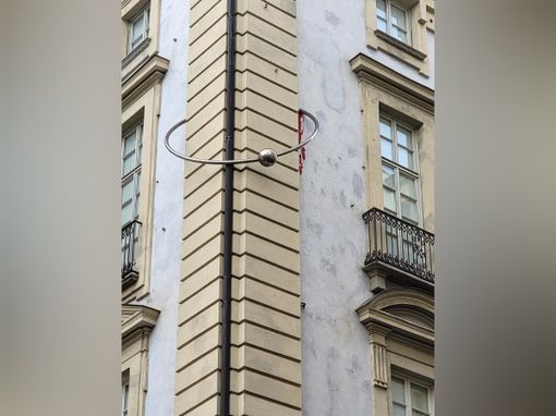 A Torino i piercing si trovano anche sui palazzi: il caso di "Baci Urbani" A Torino i piercing si trovano anche sui palazzi: il caso di "Baci Urbani"