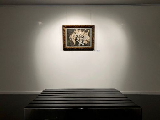 In foto, l'opera &quot;Alla ricerca di un riparo&quot; di Marco Abrate