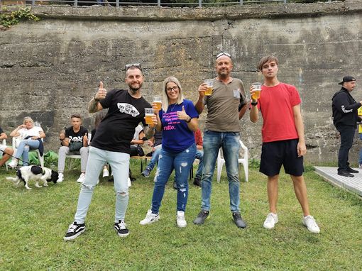 Quattro persone in piedi