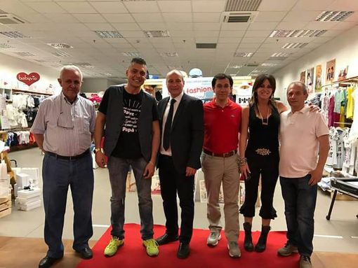 Collegno, i negozi di Viale XXIV Maggio scelgono una nuova vetrina: virtuale Collegno, i negozi di Viale XXIV Maggio scelgono una nuova vetrina: virtuale