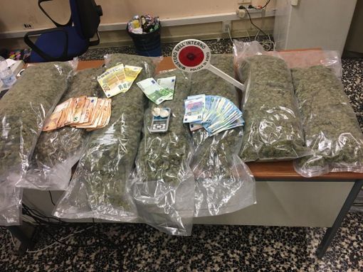 Deposito di marijuana all'interno di un box: arrestato un 28enne