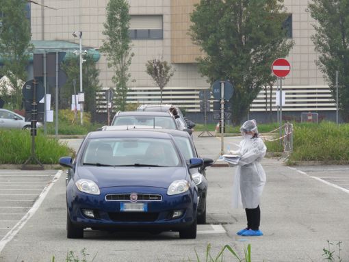 Le auto in coda a Settimo Torinese
