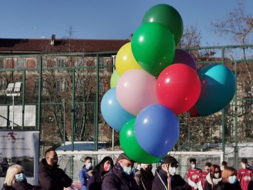 Torino ricorda le vittime della Thyssen con un lancio di palloncini dai campetti del Cit Turin Torino ricorda le vittime della Thyssen con un lancio di palloncini dai campetti del Cit Turin