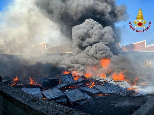 Incendio a Settimo: la Procura apre un'inchiesta