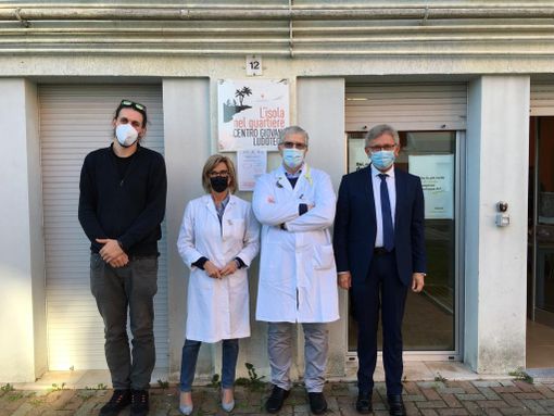 Il sindaco Claudio Castello e l'assessore Moretti durante la giornata di screening