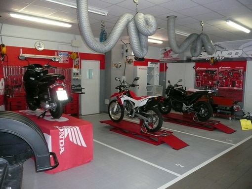 Bianco Moto cerca un giovane Apprendista Meccanico Bianco Moto cerca un giovane Apprendista Meccanico