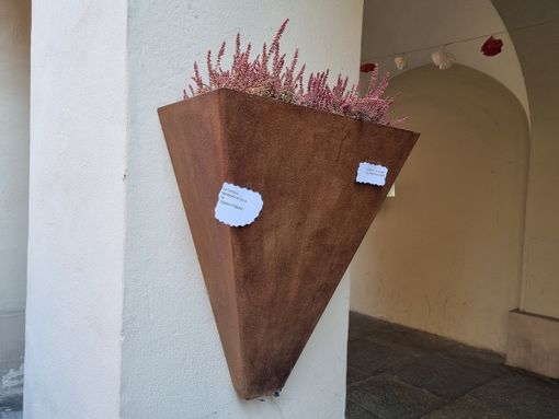 Vigone si è risvegliata invasa da bigliettini misteriosi Vigone si è risvegliata invasa da bigliettini misteriosi