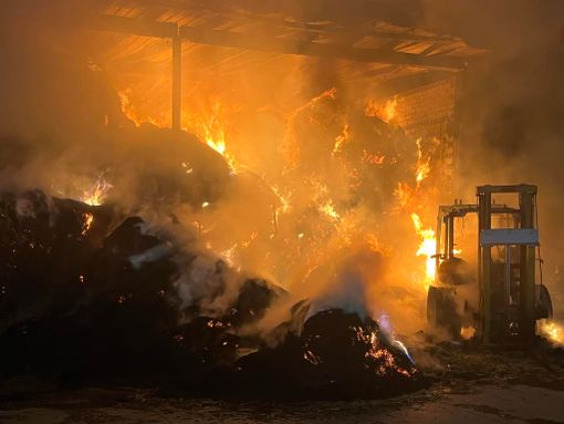 In fiamme un cascinale in via Bagnolo a Cavour In fiamme un cascinale in via Bagnolo a Cavour