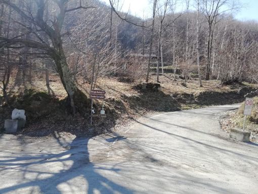 Scesi i turisti, nella Comba Carbonieri saliranno gli escavatori