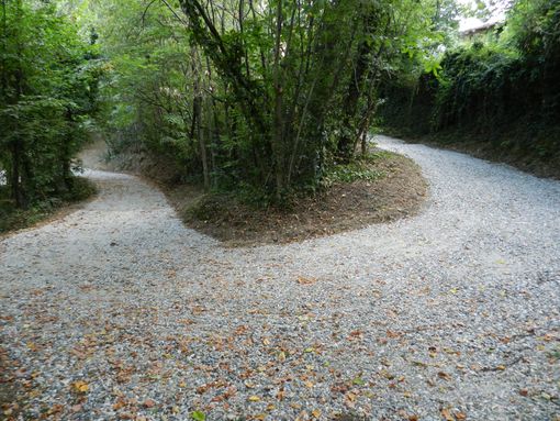 Tratto di pista tra le località Serre Borrello e Canavero a Bricherasio Tratto di pista tra le località Serre Borrello e Canavero a Bricherasio