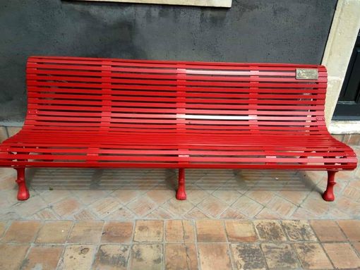 Val Pellice contro la violenza sulle donne con spettacoli e una panchina da dipingere