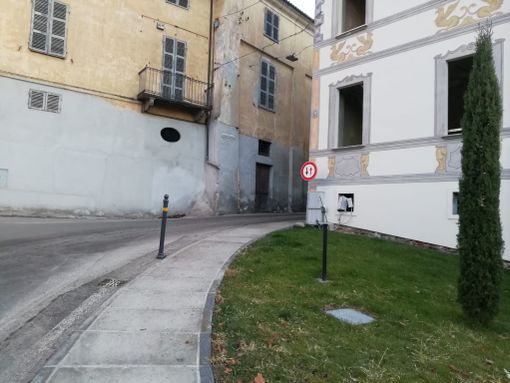 La strettoia in centro a Bricherasio La strettoia in centro a Bricherasio