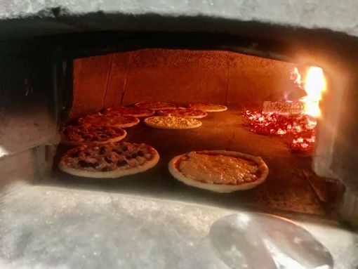 Pizze nel forno alla Bussola di Luserna San Giovanni