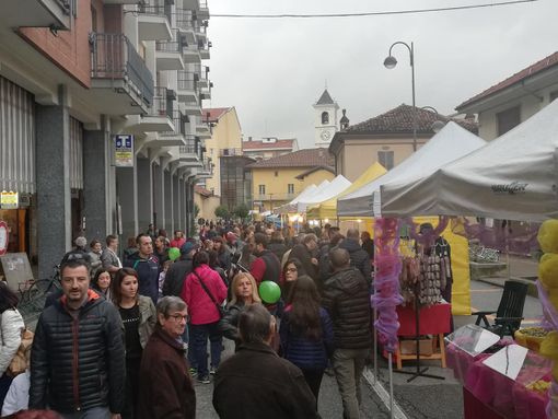 Il centro di None da stasera si riempie di dolcezza Il centro di None da stasera si riempie di dolcezza