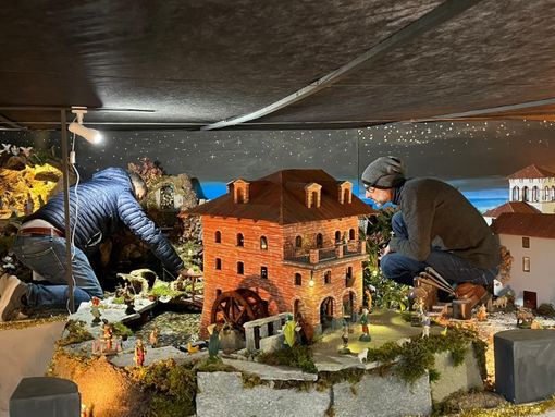 L’allestimento della ‘Mostra dei presepi’ a Pancalieri