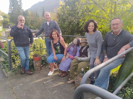 I residenti e villeggianti che si prendono cura della borgata