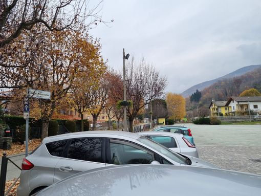 La piazza del mercato di Pinasca La piazza del mercato di Pinasca