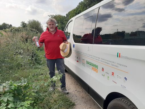 Denis Vayr della Flai Cgil e il furgoncino di Diagrammi Nord