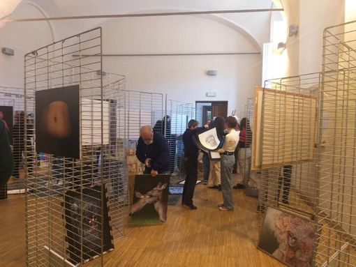 Arte e letture per dire: “Non lasciamole sole” Arte e letture per dire: “Non lasciamole sole”