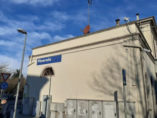 Controlli in stazione a Pinerolo: arrestati due marocchini