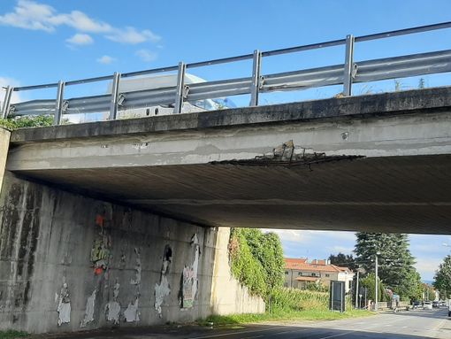 «Entro settembre metteremo a posto il cavalcavia di via Saluzzo a Pinerolo»