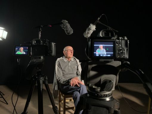 Foto di scena de La Fabbrica del villaggio