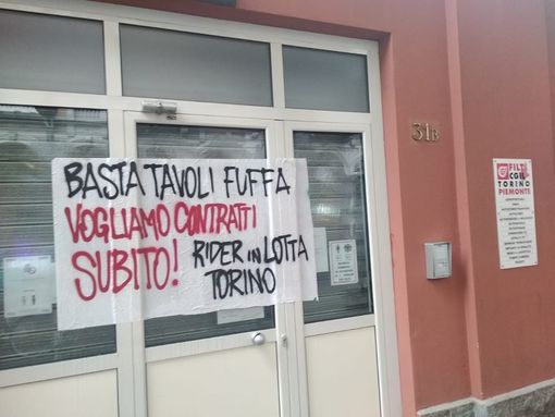 Rider in protesta davanti alla sede Filt-Cgil: mattinata di tensione in via Sacchi