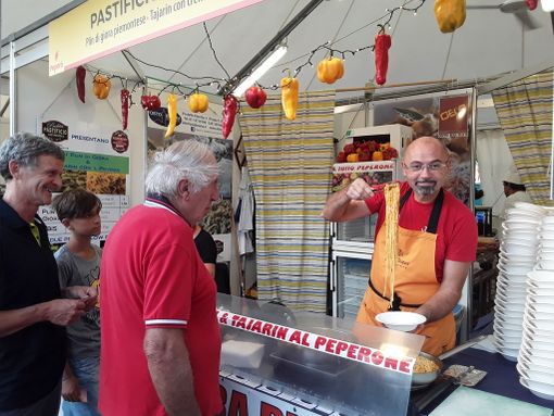 Bis di Tajarin con crema al peperone e agnolottini del plin con sugo di arrosto