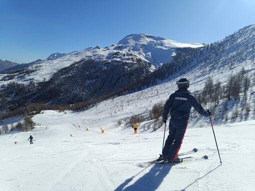 Ruba materiale da sci sulle piste di Sestriere, denunciato un 66enne Ruba materiale da sci sulle piste di Sestriere, denunciato un 66enne