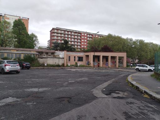 Sgombero per i camper abusivi davanti alla parrocchia del Redentore Sgombero per i camper abusivi davanti alla parrocchia del Redentore