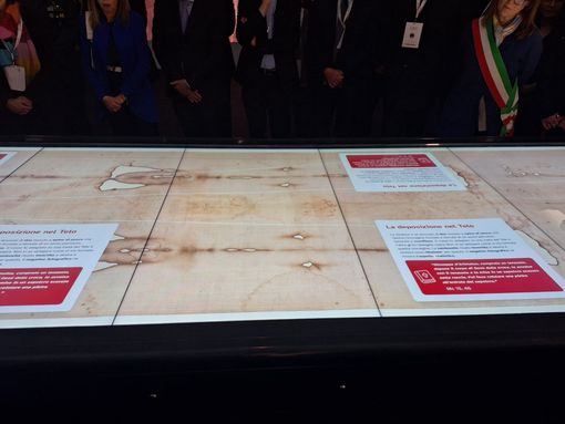 Sindone, fede e cultura in notturna: Torino celebra il 4 maggio con arte e spiritualità Sindone, fede e cultura in notturna: Torino celebra il 4 maggio con arte e spiritualità