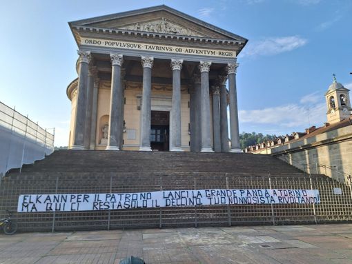 Gli striscioni appesi dalla Fiom