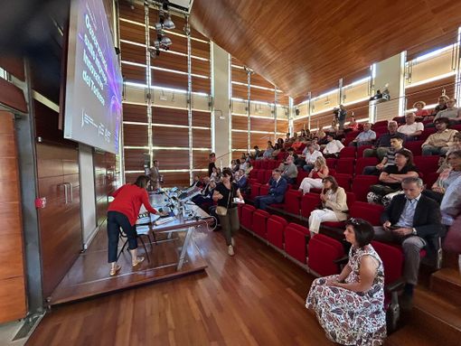 L’innovazione cammina anche sulle spalle di medie e grandi imprese L’innovazione cammina anche sulle spalle di medie e grandi imprese