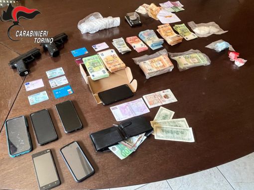 In casa nascondeva cocaina e oltre 47mila euro: in manette 39enne a Giaveno In casa nascondeva cocaina e oltre 47mila euro: in manette 39enne a Giaveno